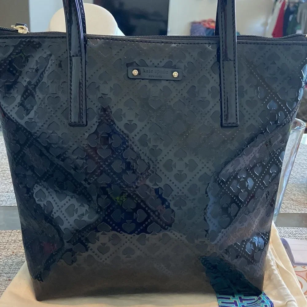 Kate Spade NWOT small tote Vinyl material zipper closure Black hearts designs
